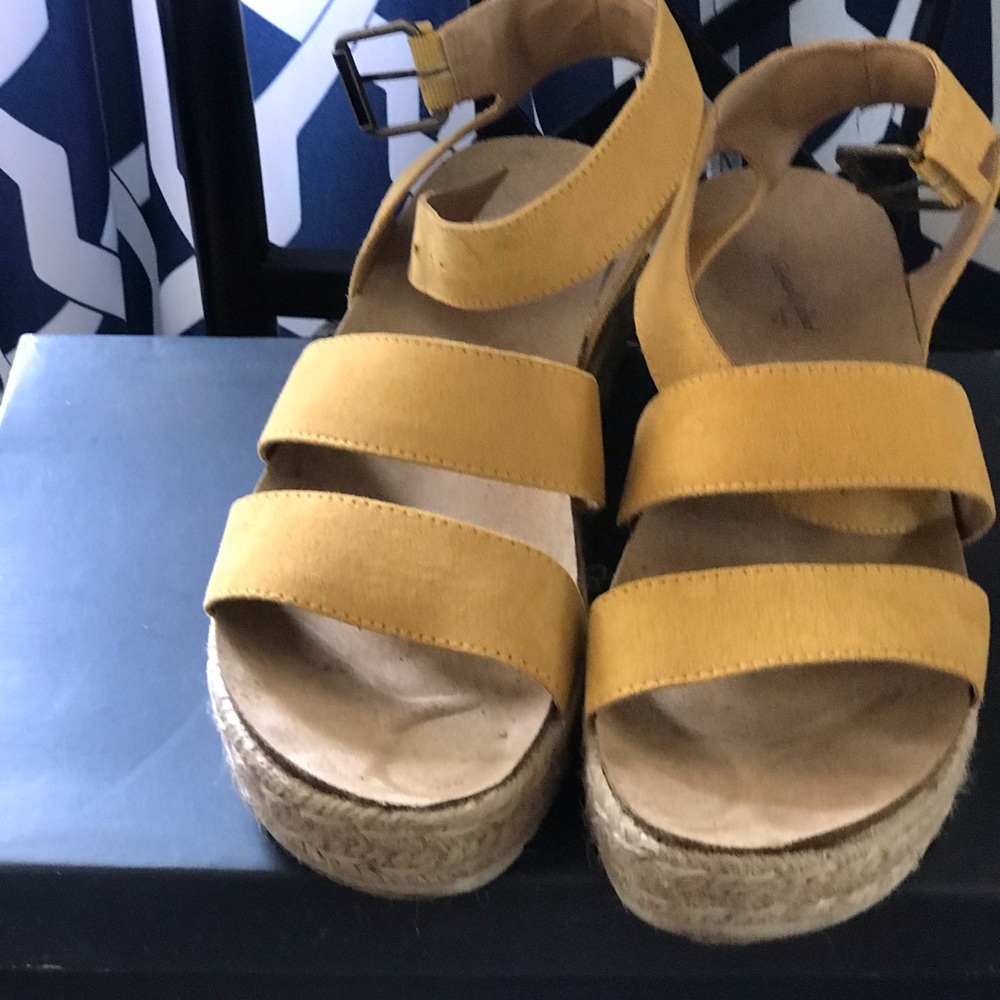 Platform Sandals - Picture 4 of 4